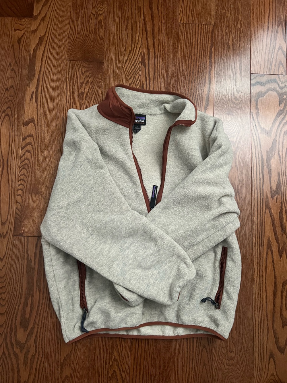 Patagonia Light Gray Synchilla Marsupial Fleece Pullover with Brown Trim
Size M